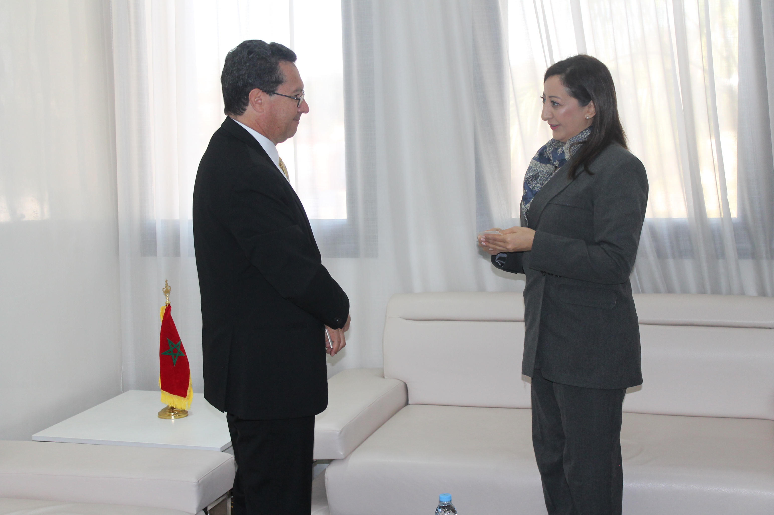 El Embajador de Colombia en Marruecos se reúne con la alcaldesa de Rabat para explorar caminos para fortalecer la cooperación entre ciudades