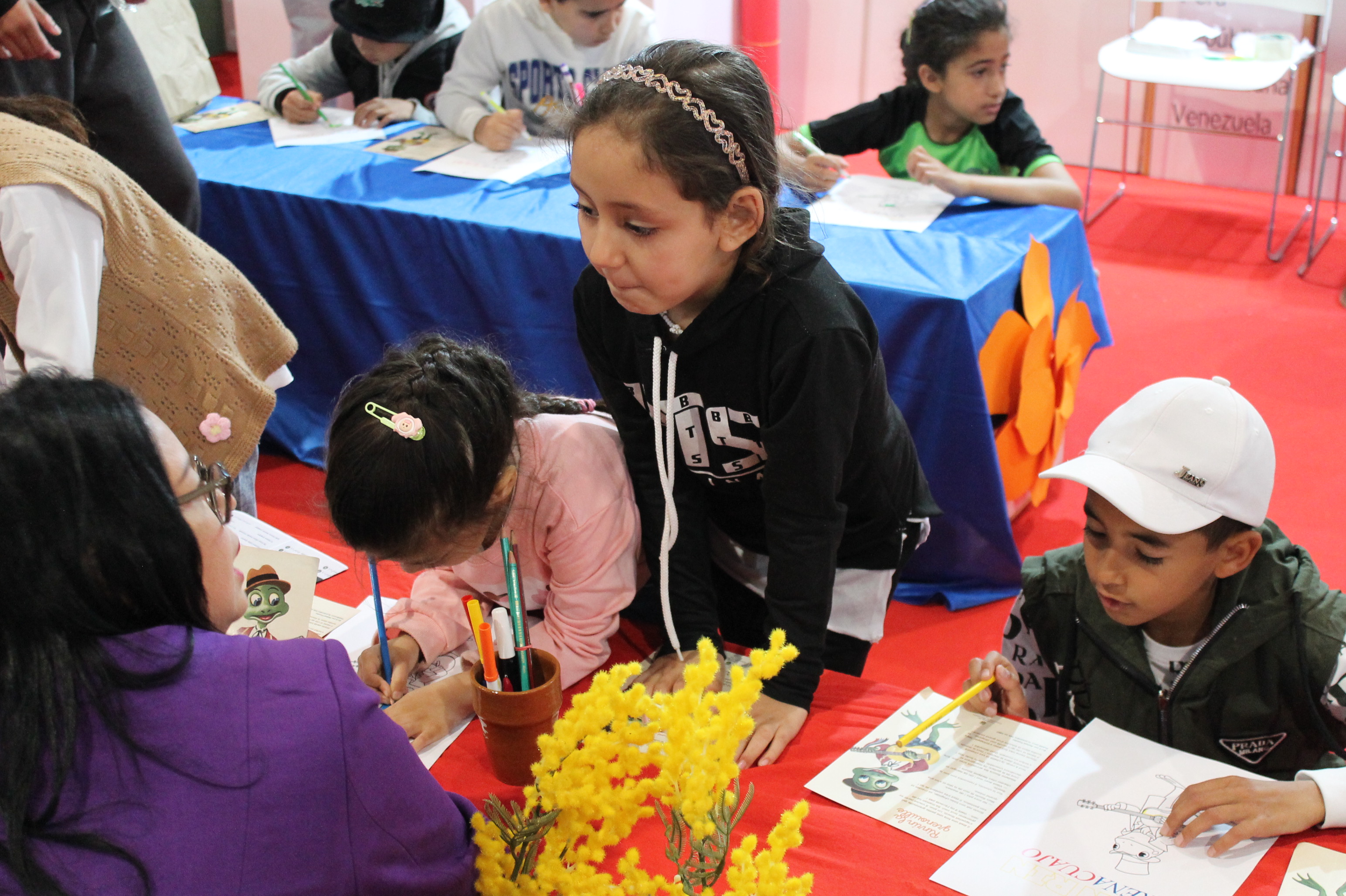 Niños y niñas marroquíes descubren el universo literario de Rafael Pombo en Rabat