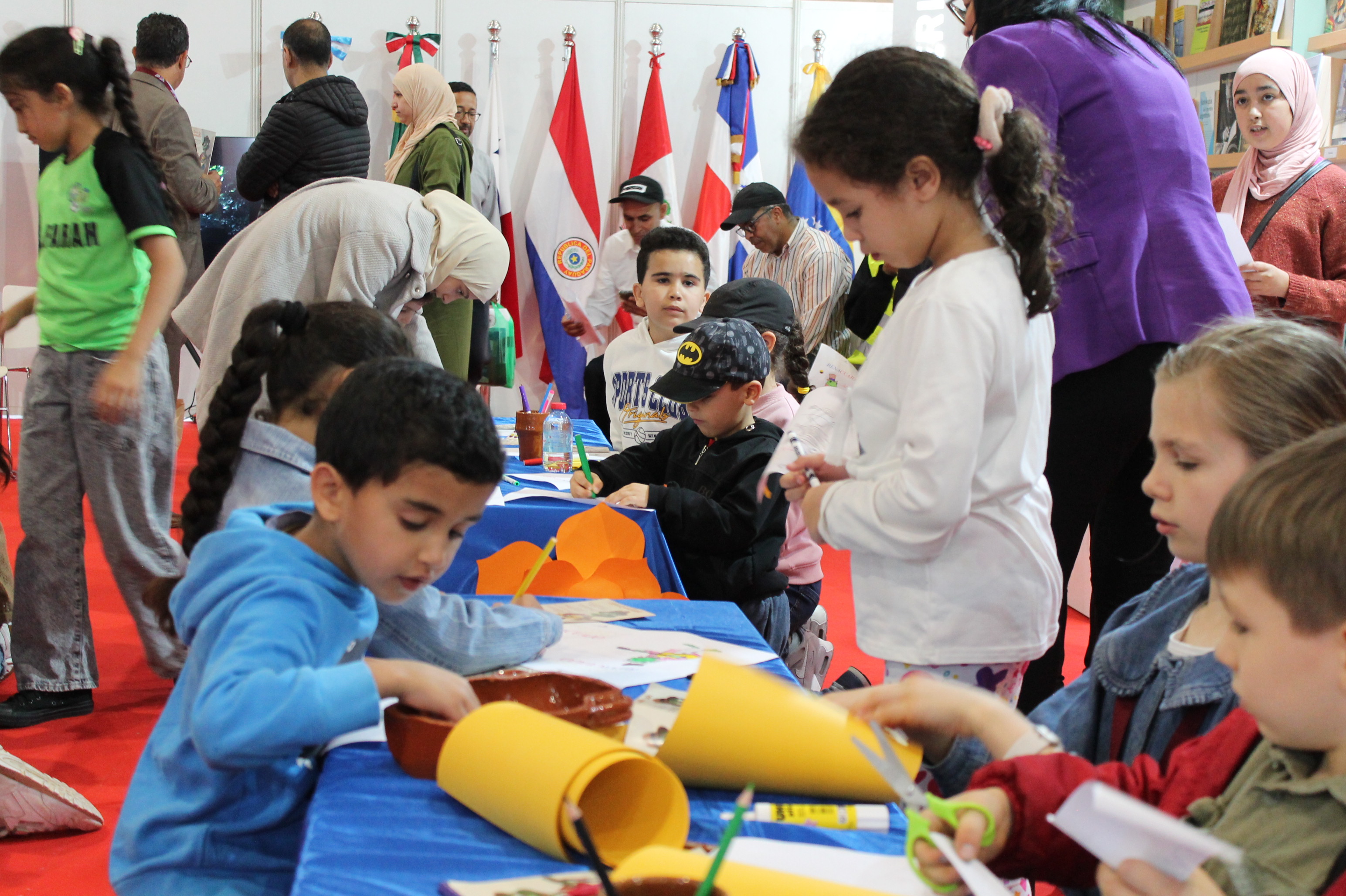 Niños y niñas marroquíes descubren el universo literario de Rafael Pombo en Rabat